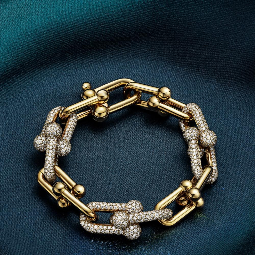 حملة Tiffany & Co الجديدة لعام 2026 بعنوان مع كل الحب، منذ العام 1837