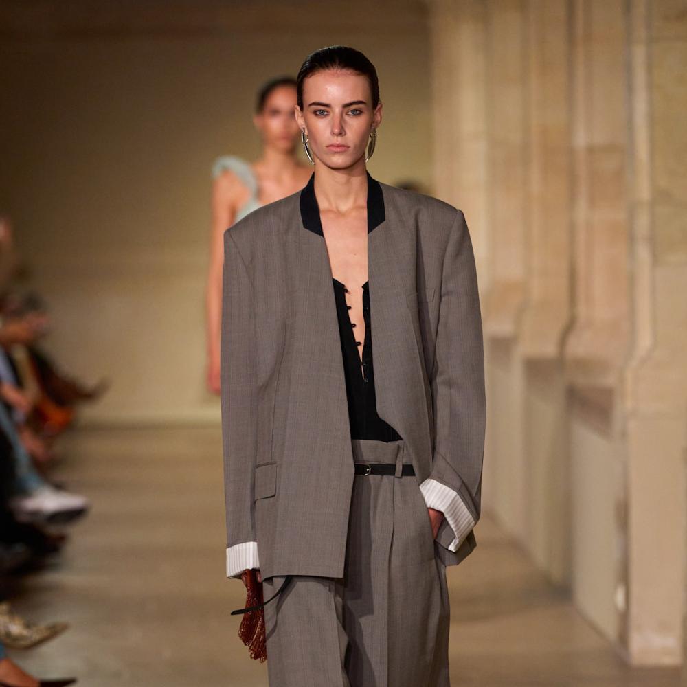 Victoria Beckham أناقة ملابس العمل من