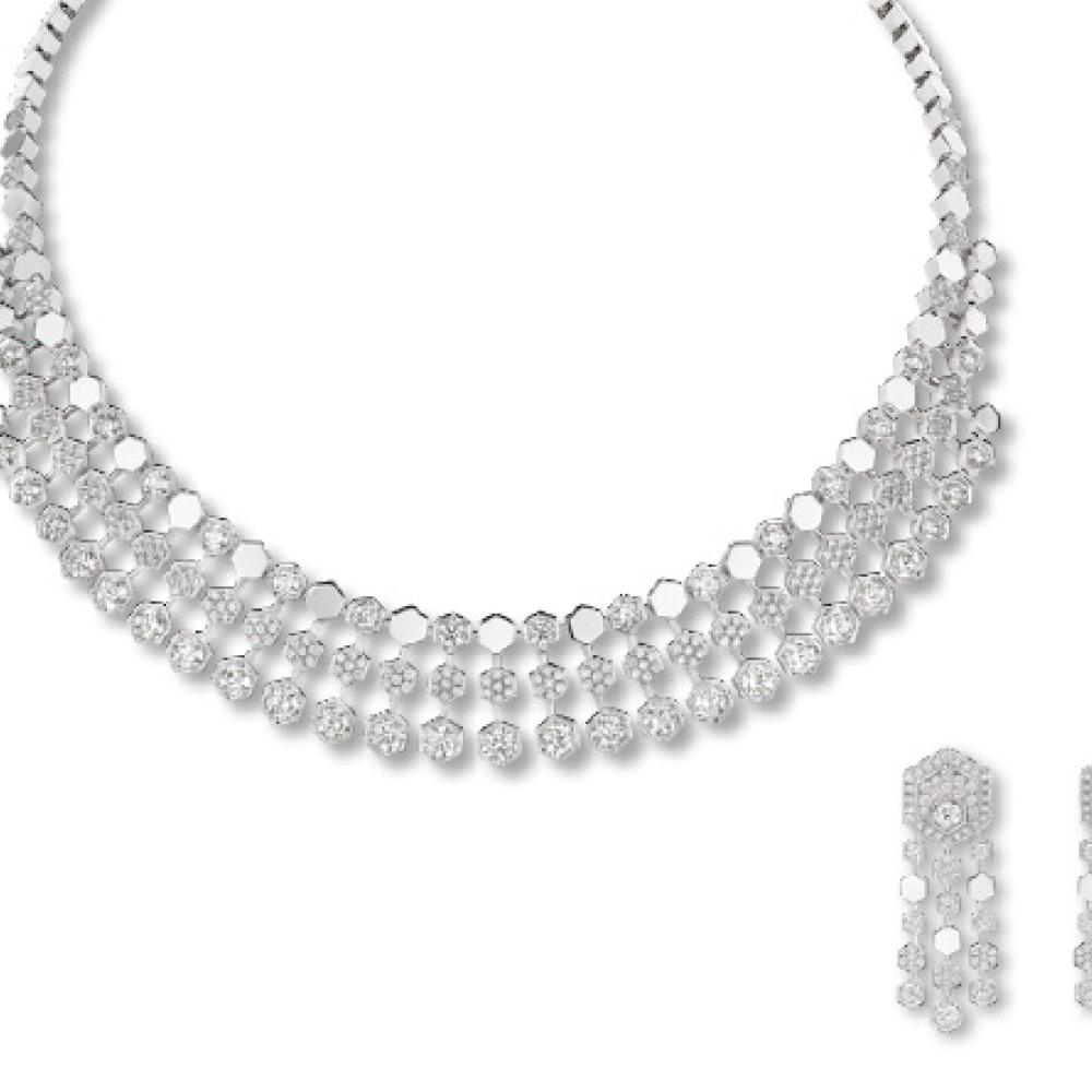 تكشف Chaumet عن أول طقم مجوهرات راقية مصنوع من ذهب قابل للتتبع بالكامل