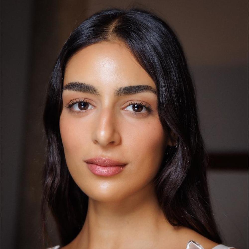 عارضة Alberta Ferretti من عروض Spring Summer 2025 تصوير Imaxtree.launchmetrics