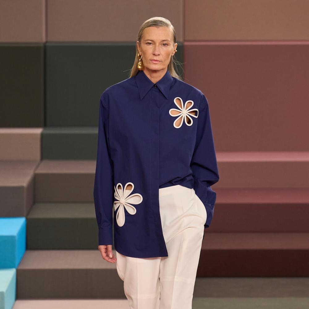 اطلالة من Fendi