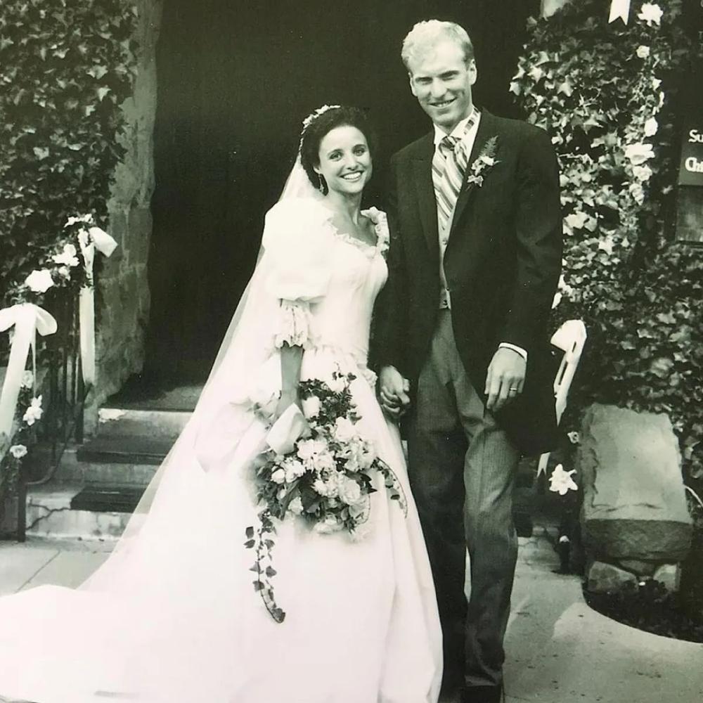 جوليا لويس دريفوس Julia Louis-Dreyfus وبراد هول Brad Hall