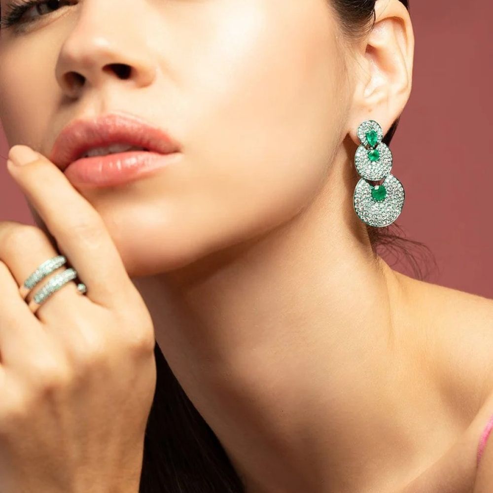 أقراط بالزمرد الأخضر من Marissa