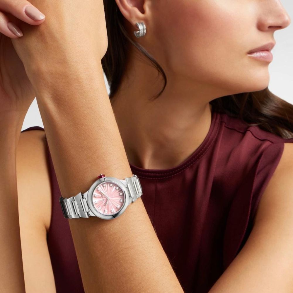 ساعة Lvcea من الفولاذ المقاوم للصدأ مرصعة بالألماس من Bvlgari
