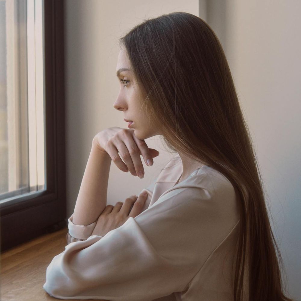 للمرأة المسافرة.. كيف ينقذ التأمل الحركي بالألوان صحتكِ من الأعراض المزعجة؟