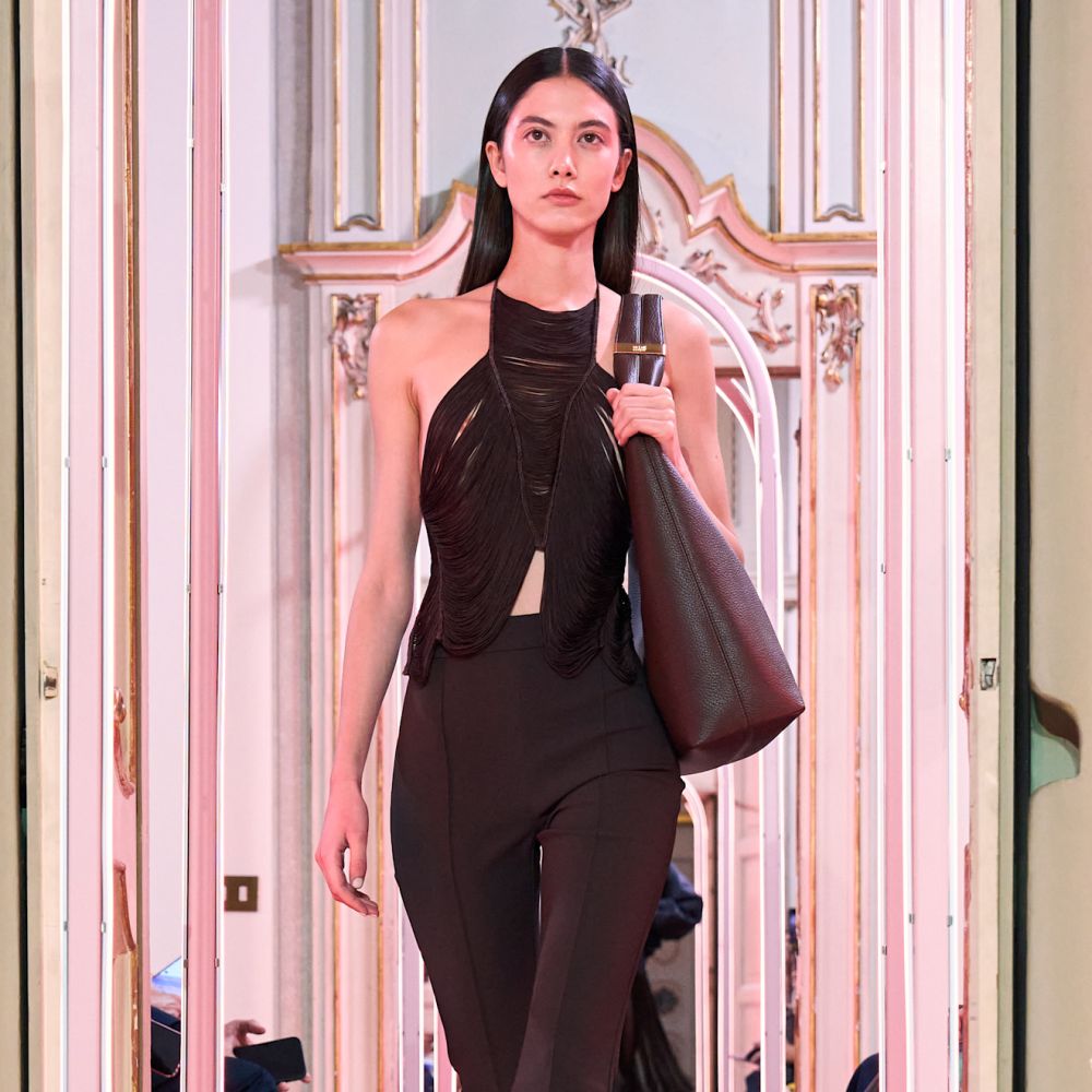 تنسيق عصري مميز لسروال الكابري مع كعب الكيتن Elisabetta Franchi 