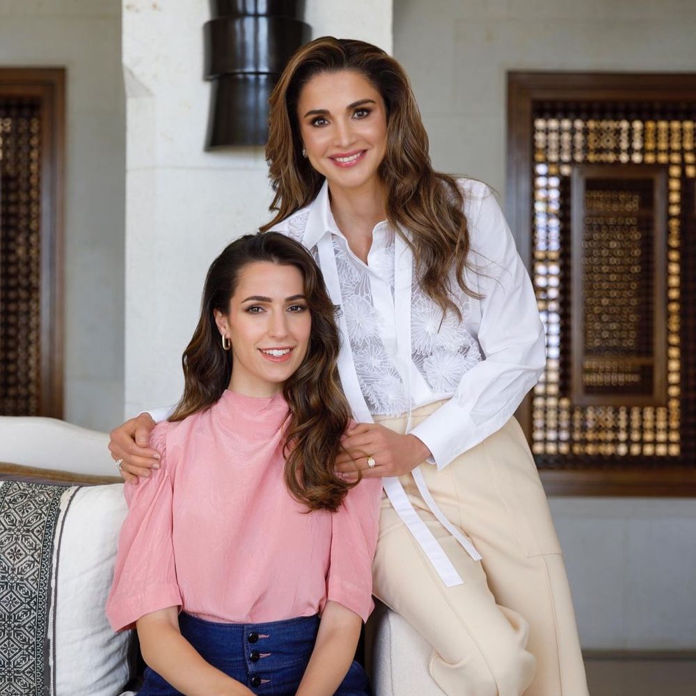 أناقة راقية تجمع الملكة رانيا والأميرة رجوة