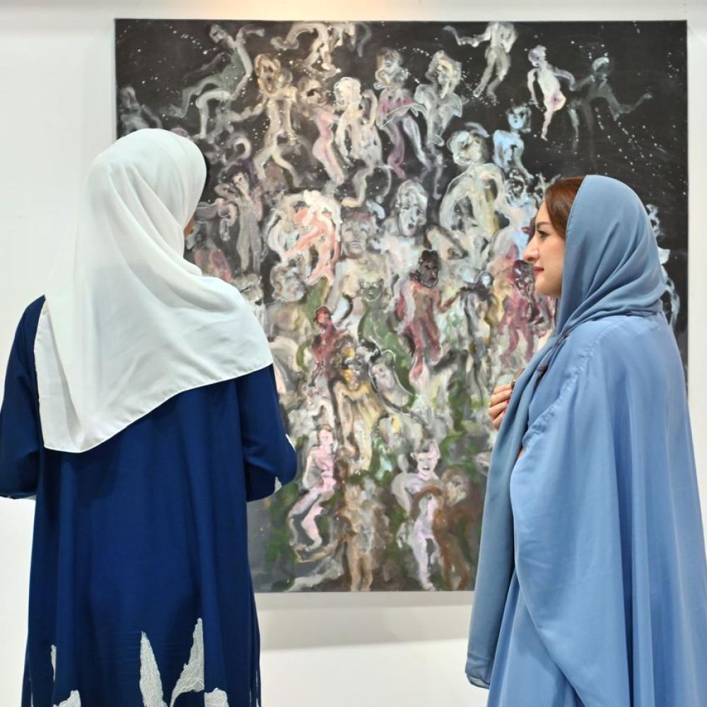 الفنانة نوف السماري تستعيد أثر الذاكرة بلغة الألوان في معرضها الشخصي تشكل الذاكرة
