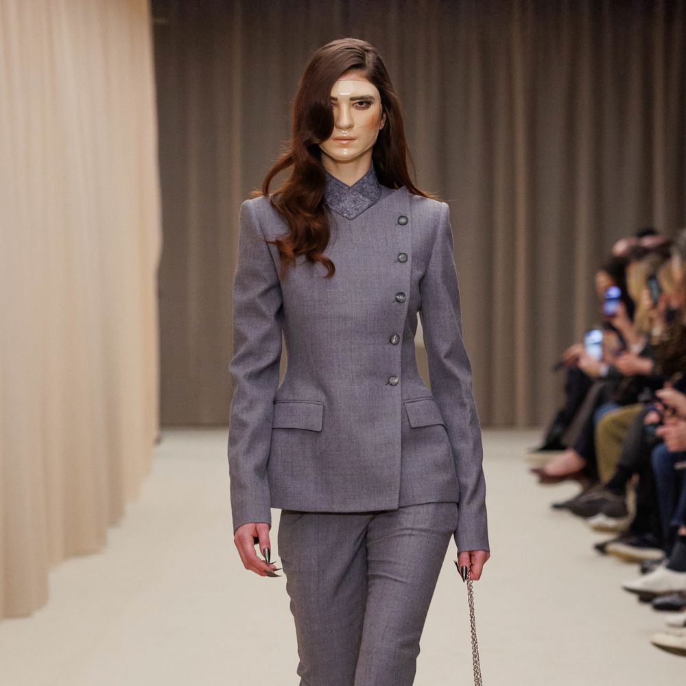 تنسيق سروال الكابري من Alexander McQueen 