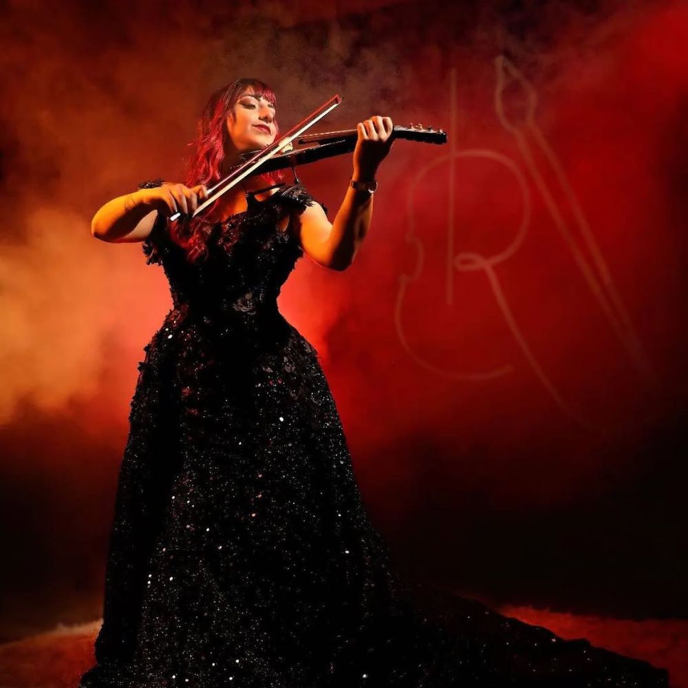 Sounds Scoop By Rebecca الصورة من حسابها من تصوير Shahdastudio