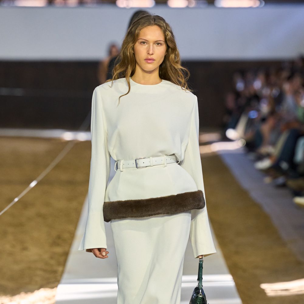  أناقة اللون الأبيض في إطلالة من Stella Mccartney