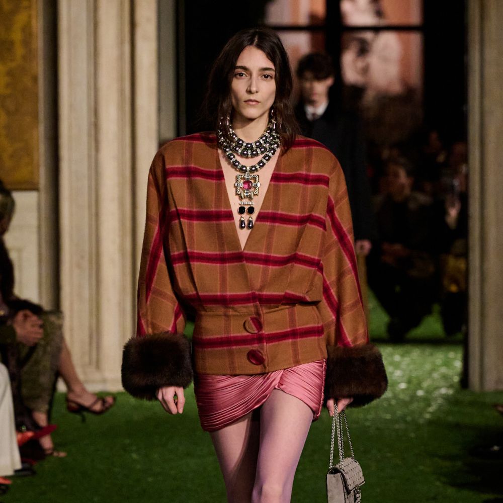 من مجموعة Valentino