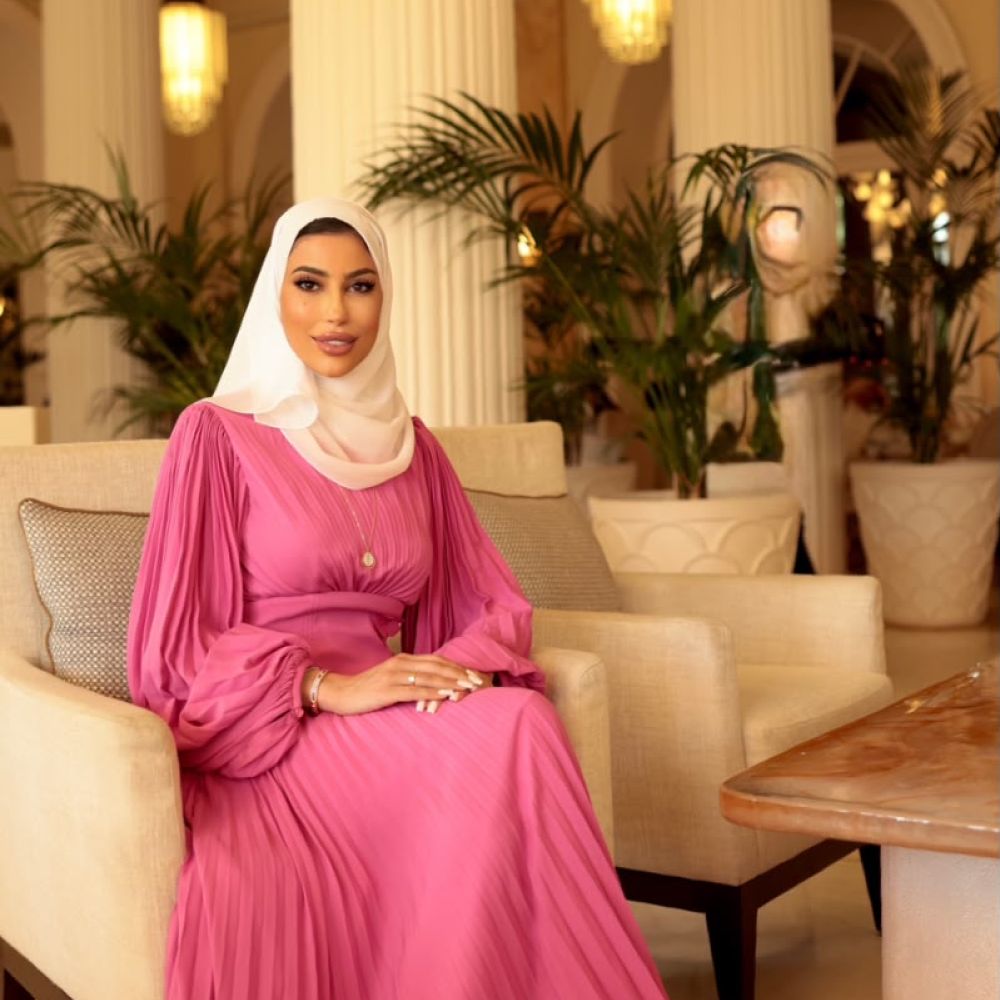لدكتورة الإماراتية أمينة نبيل، جرّاحة التجميل ومالكة عيادة "لا فوغ" في دبي