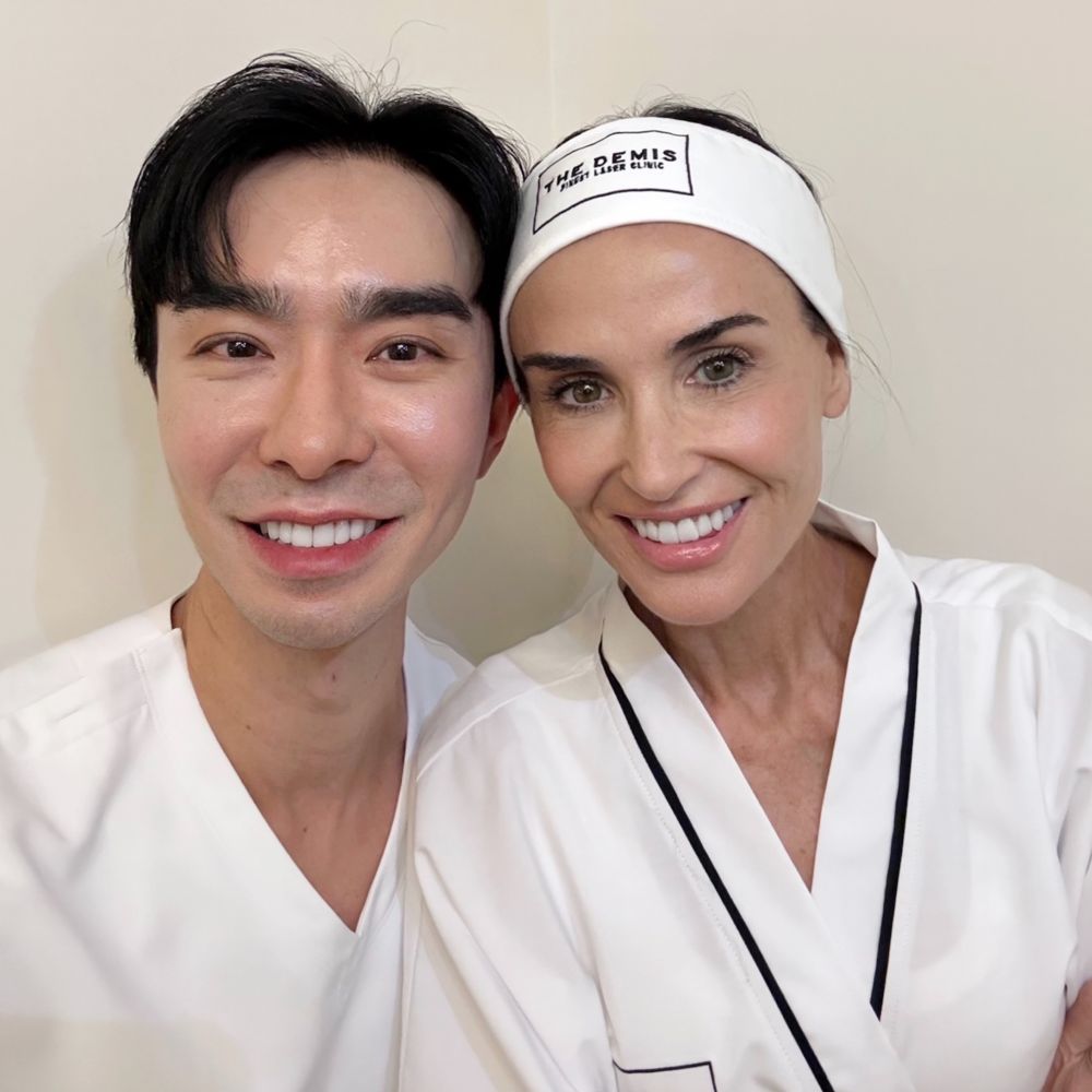 الدكتور ديسابونغ بانيثابورن (Dr. Joe) مع النجمة العالمية ديمي مور (Demi Moore).