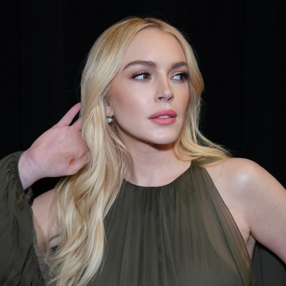 تدرجات البلاشر المشمشي العريض من وحي النجمة ليندسي لوهان Lindsay Lohan