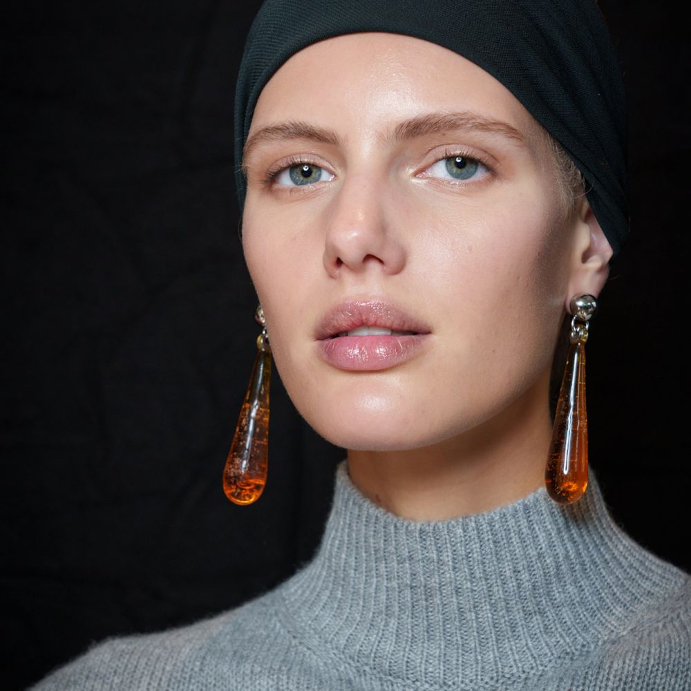 عارضة دار Lanvin