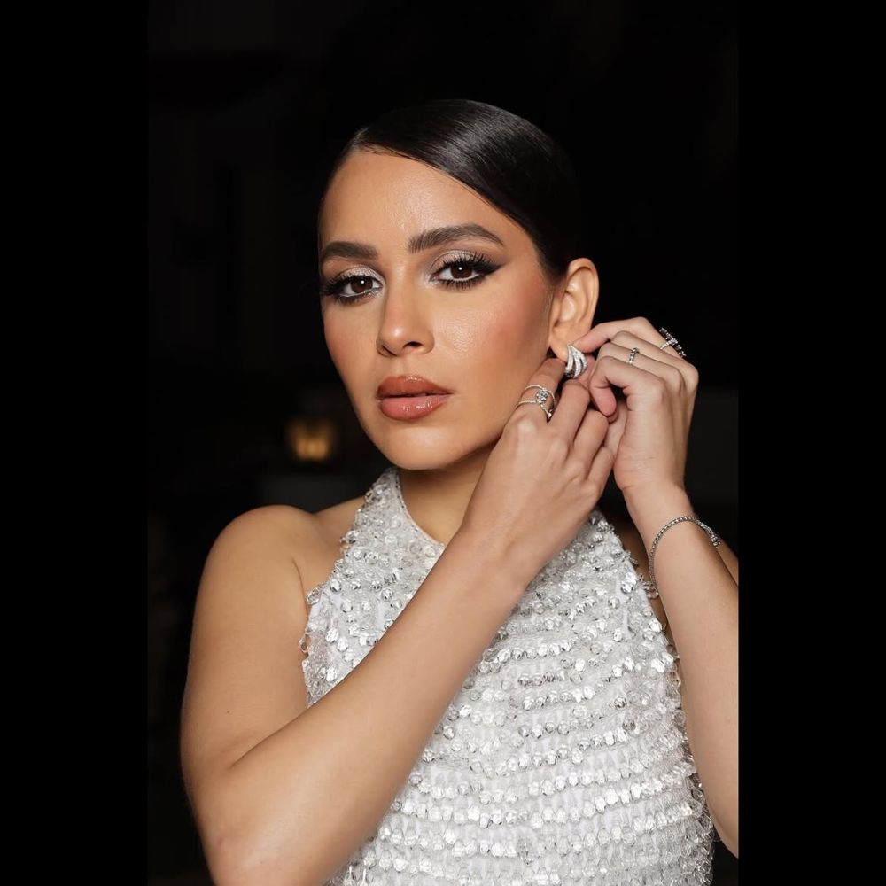 مكياج وتسريحات شعر جميلة عوض.. أفكار عصرية للصبايا من إطلالاتها