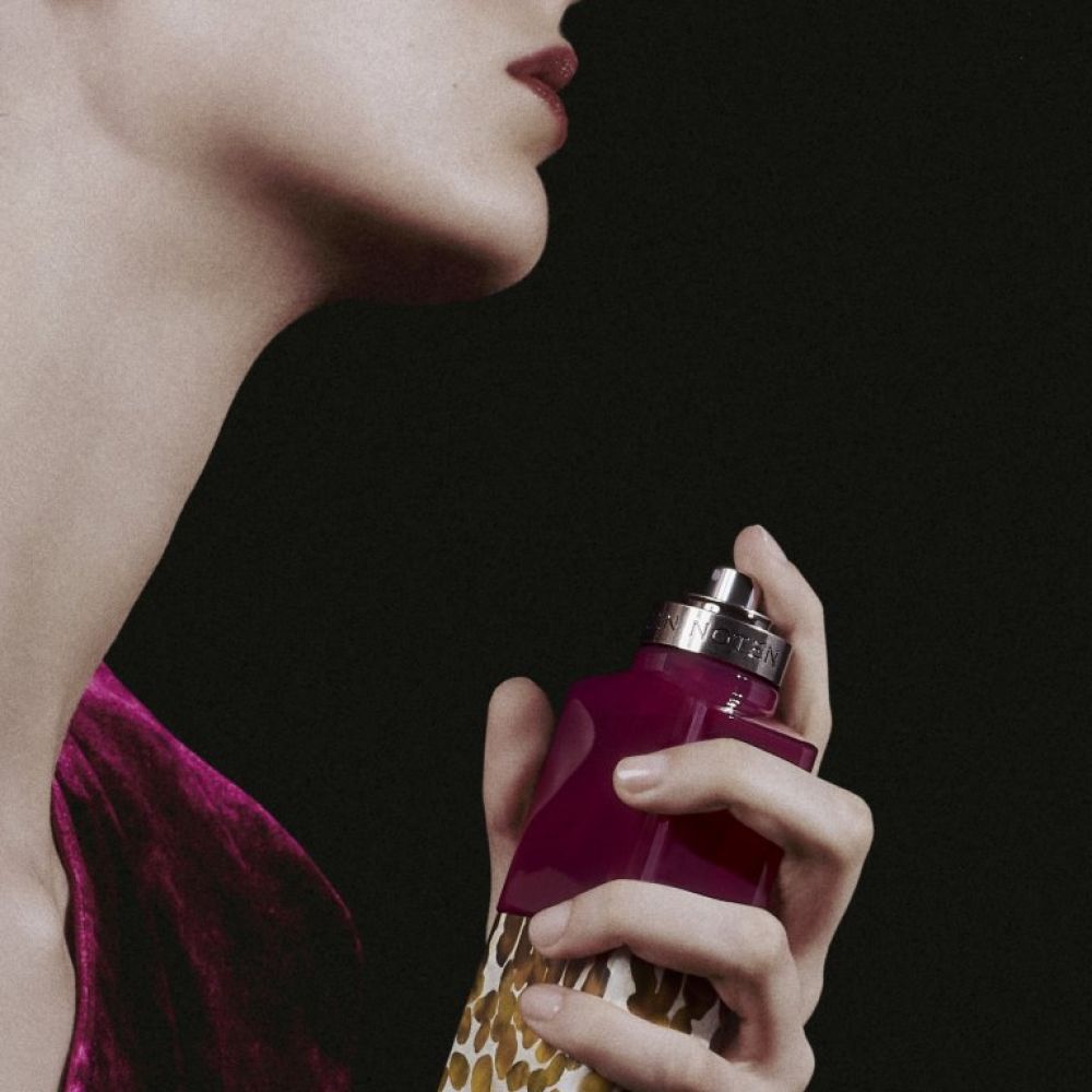 DRIES VAN NOTEN VELVET VIOLET  تقدم عطر من فئة أو دو بارفان