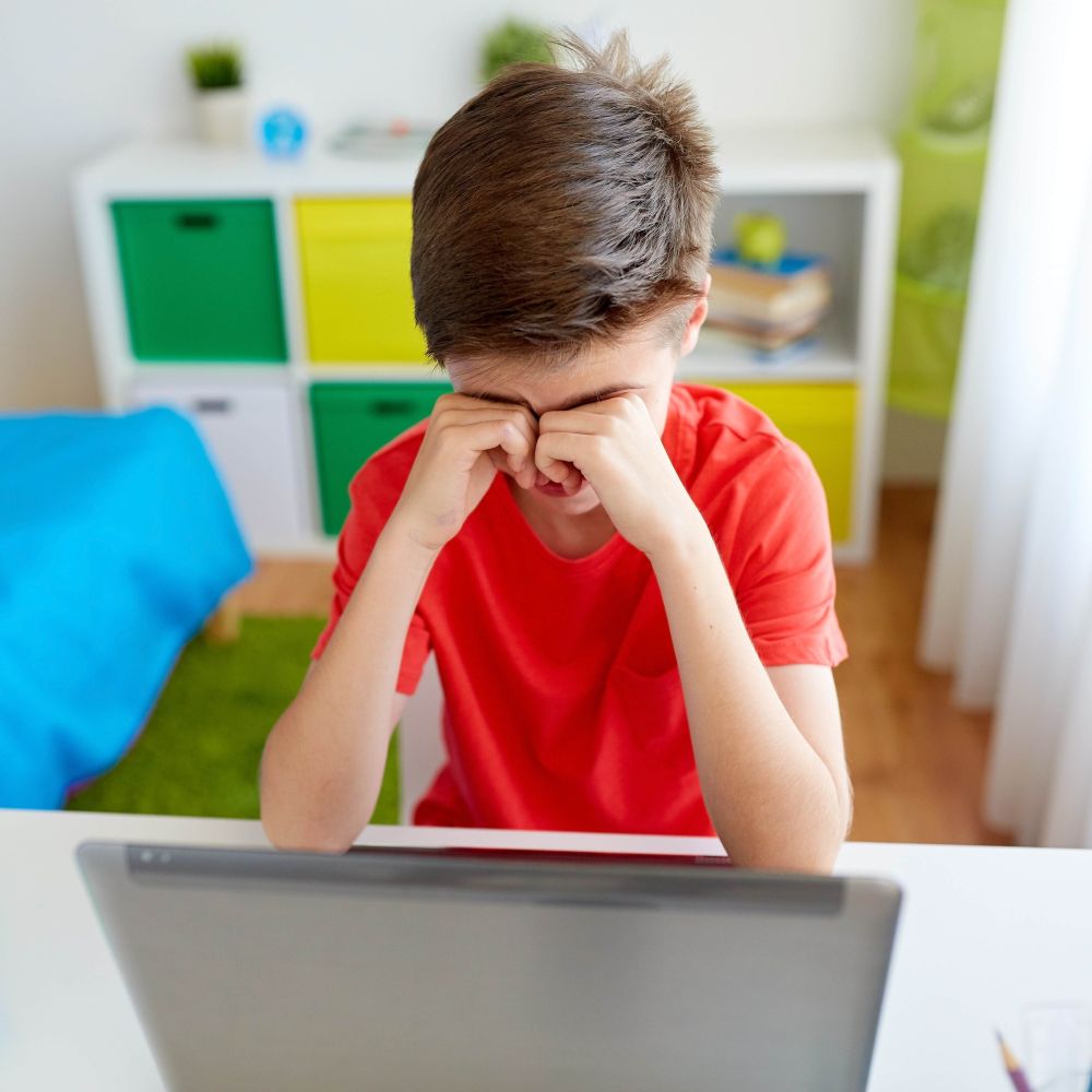 التعامل السليم على التنمر الإلكتروني بين الطلاب