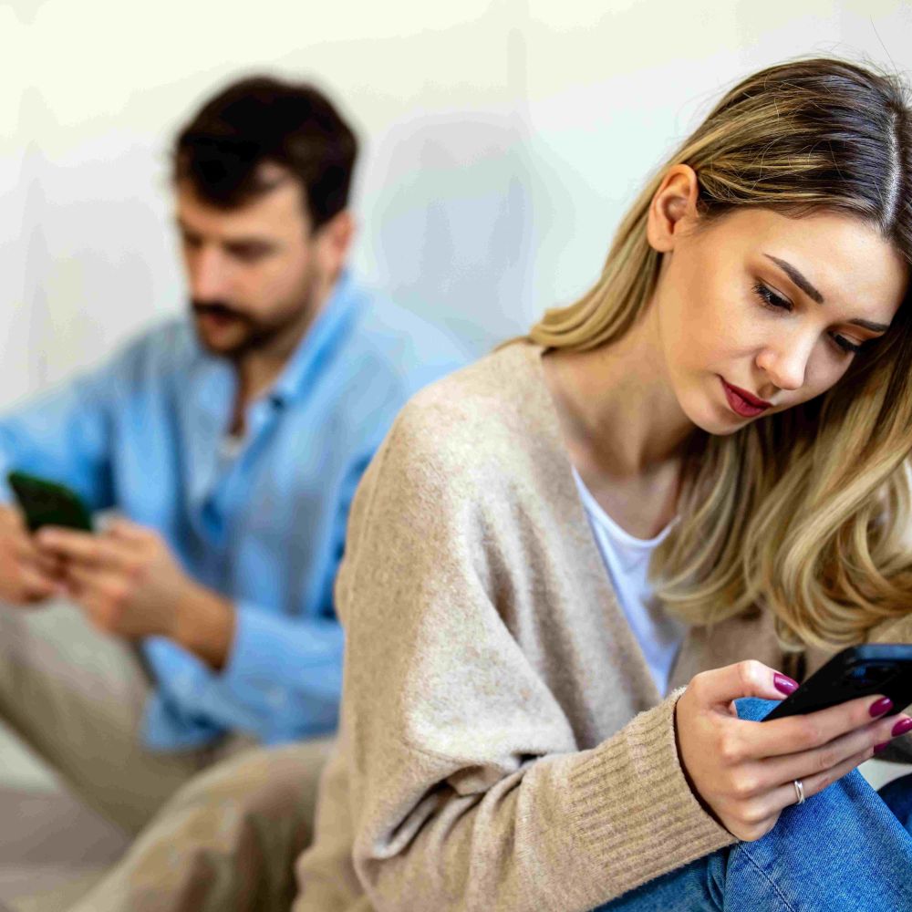 توجد تصرفات تحول دون علاج الصمت بين الزوجين