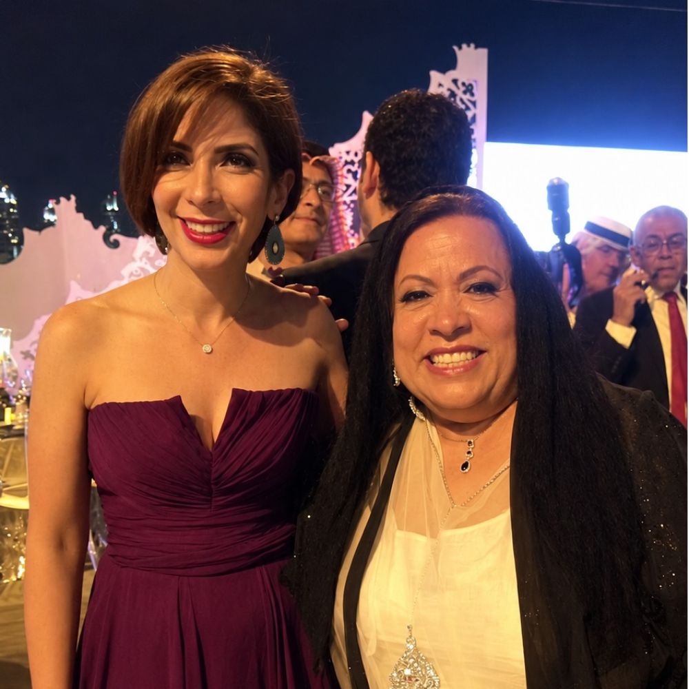 الفنانة البحرينية لطيفة المجرن مع منى زكي