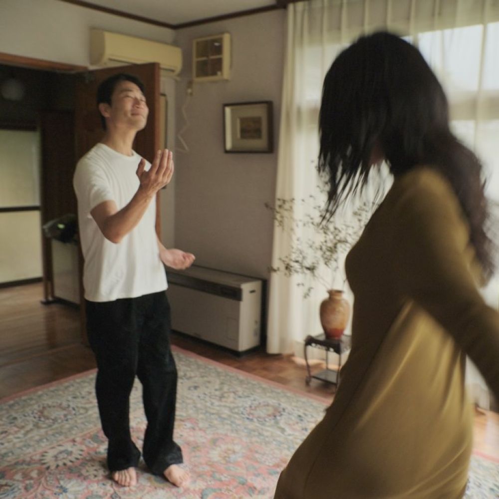 "نيشاني" تُطلق الفيلم القصير Hold Me Closer للمخرج ديميتري زوجيو