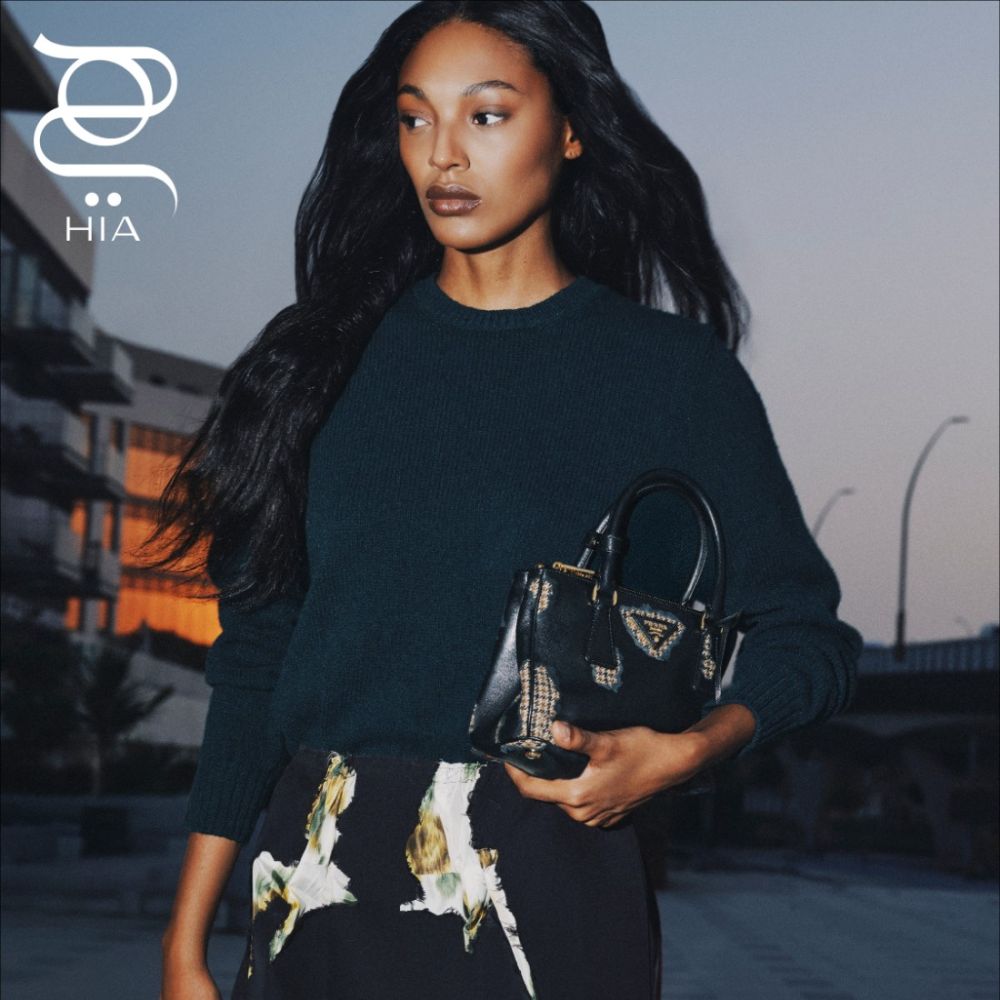جلسة تصويرية خاصة بـ"هي" ودار Prada