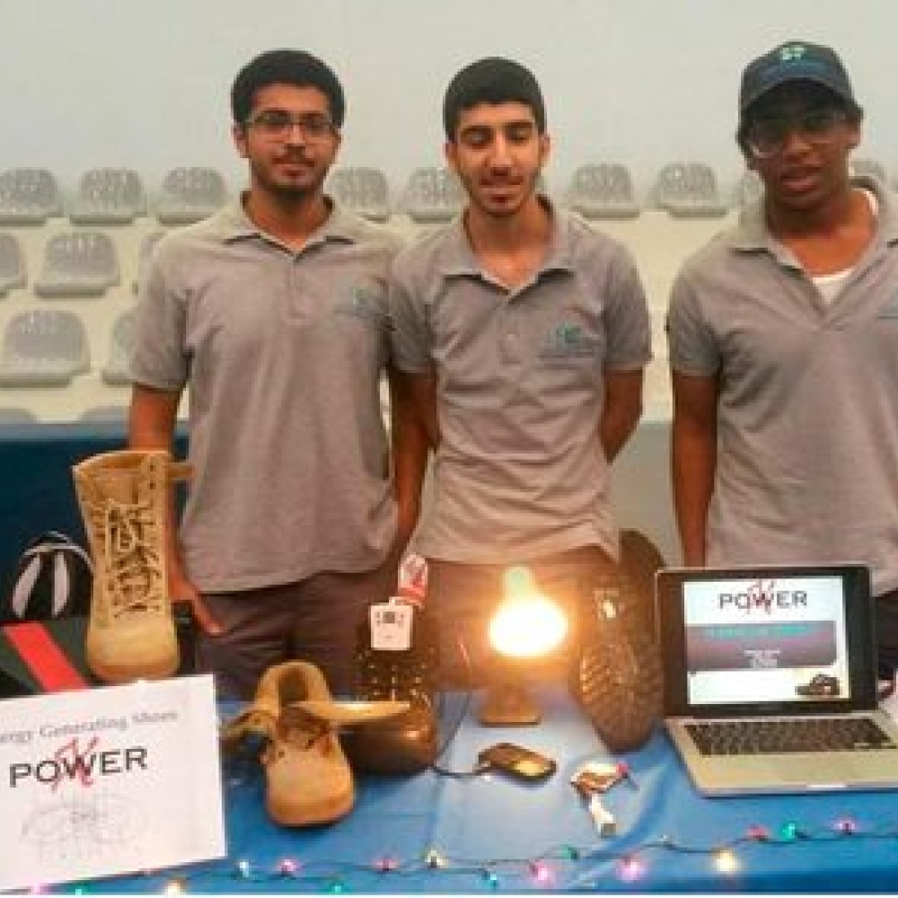 4 طلاب إماراتيين يقدمون مصدراً جديداً لتوليد الطاقة 