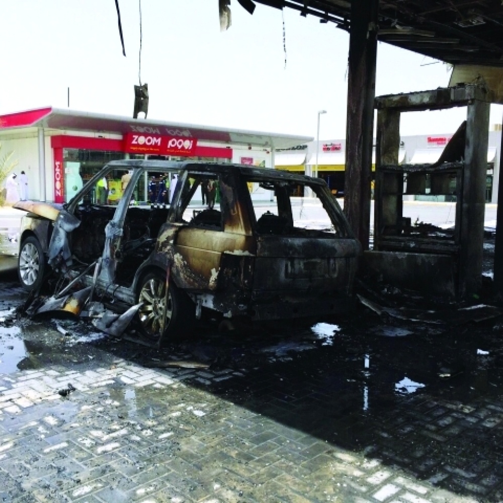 فيديو.. إخماد حريق محطة بترول بدبي 