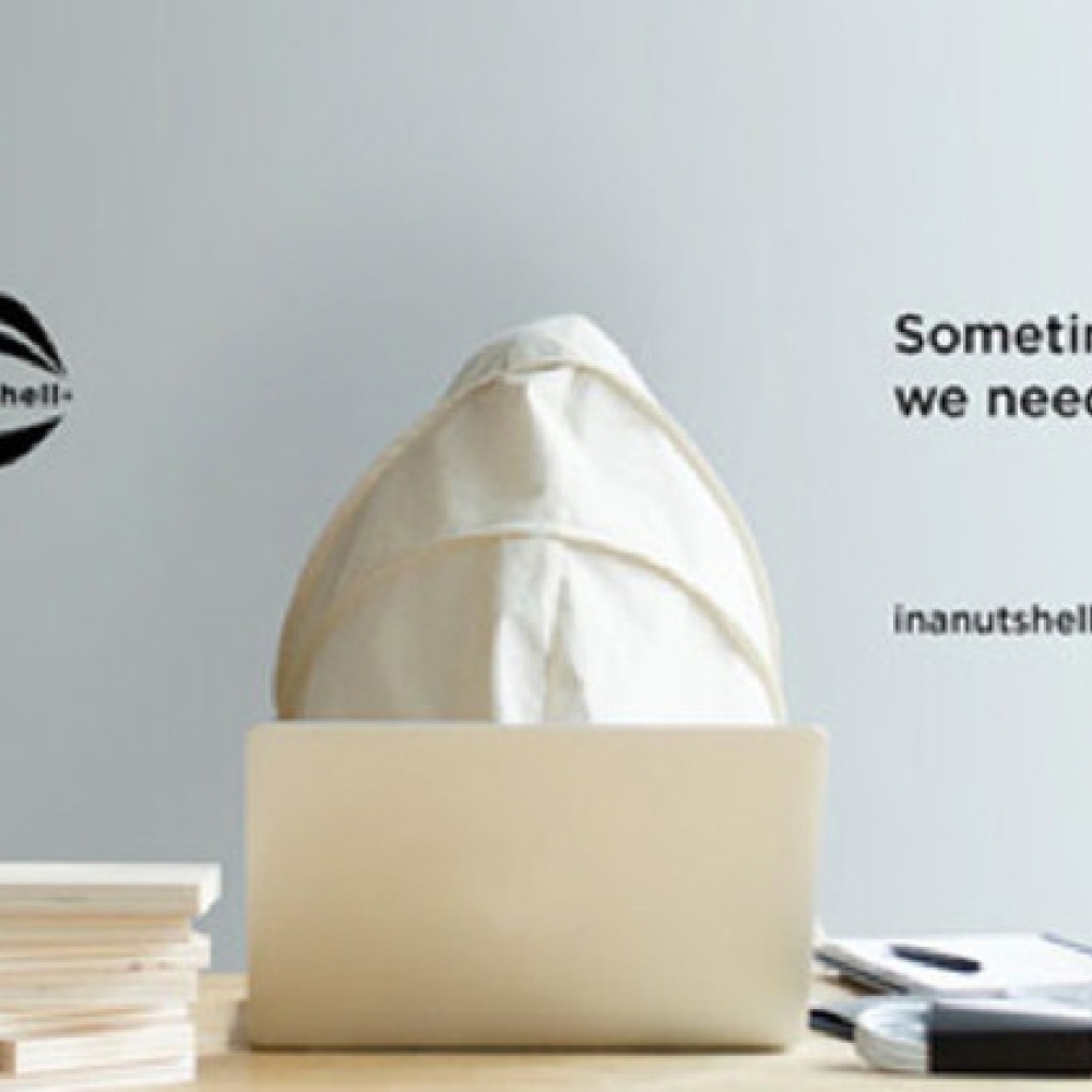 طالبة تعزل نفسها عن العالم بكبسولة