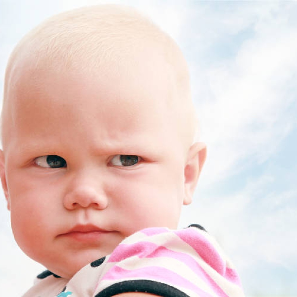 فيديو.. أكثر أطفال العالم عبوسا