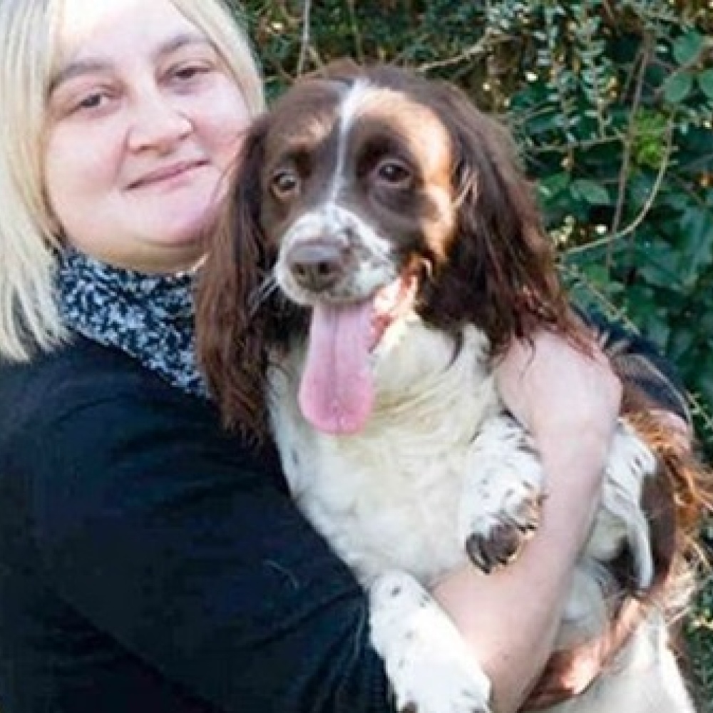 كلب ينقذ صاحبته من الموت اختناقاً