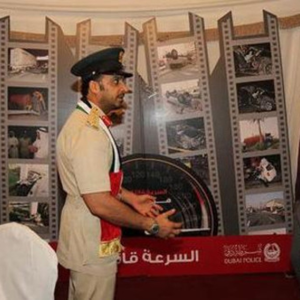 شرطة دبي تكافئ المخالفين للسرعة أثناء القيادة