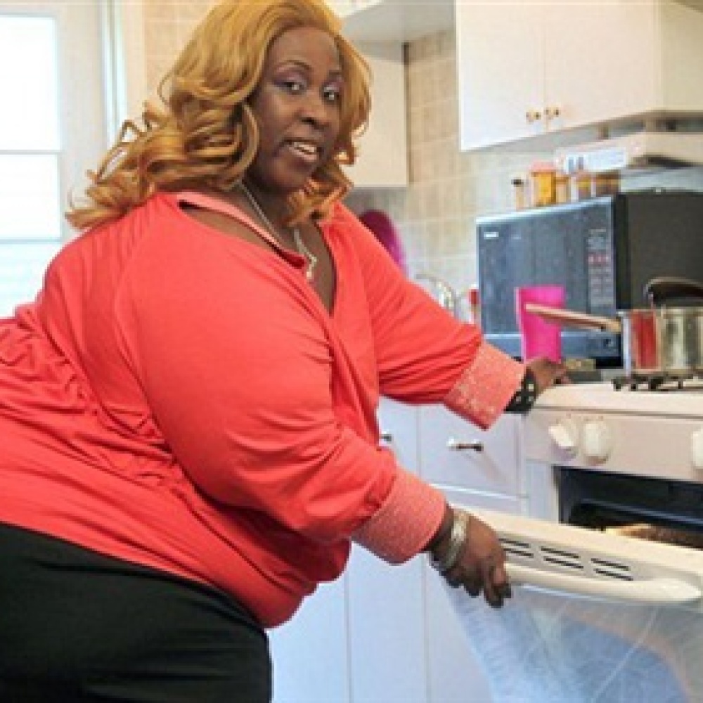 أضخم أميركية... محيط خصرها "متران"