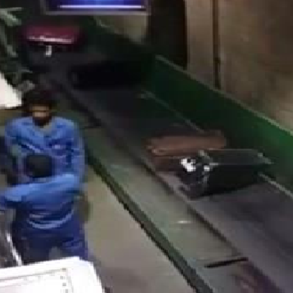 بالفيديو: كاميرا الجوال.. تتسبب بثالث إقالة في السعودية