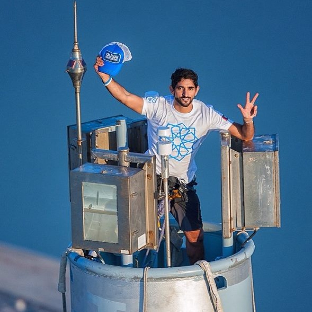 من أعلى قمة في العالم... الشيخ فزاع يعبر عن فرحته بالفوز على طريقته الخاصة