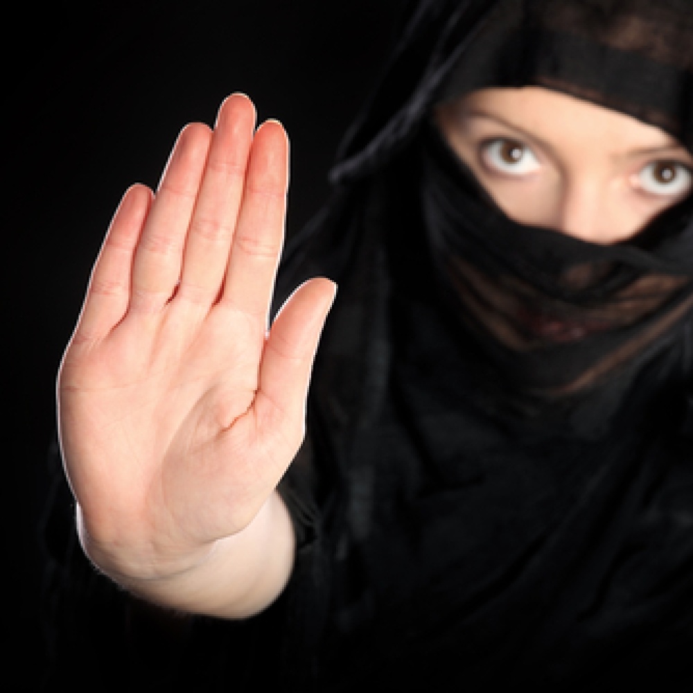 كويتية ترد على متحرش بـ3 طعنات 