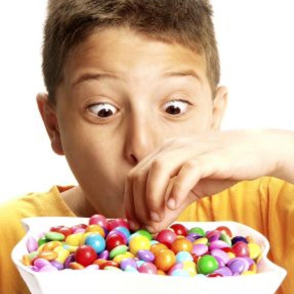 تناول الحلويات يزيد سعادة الأطفال!