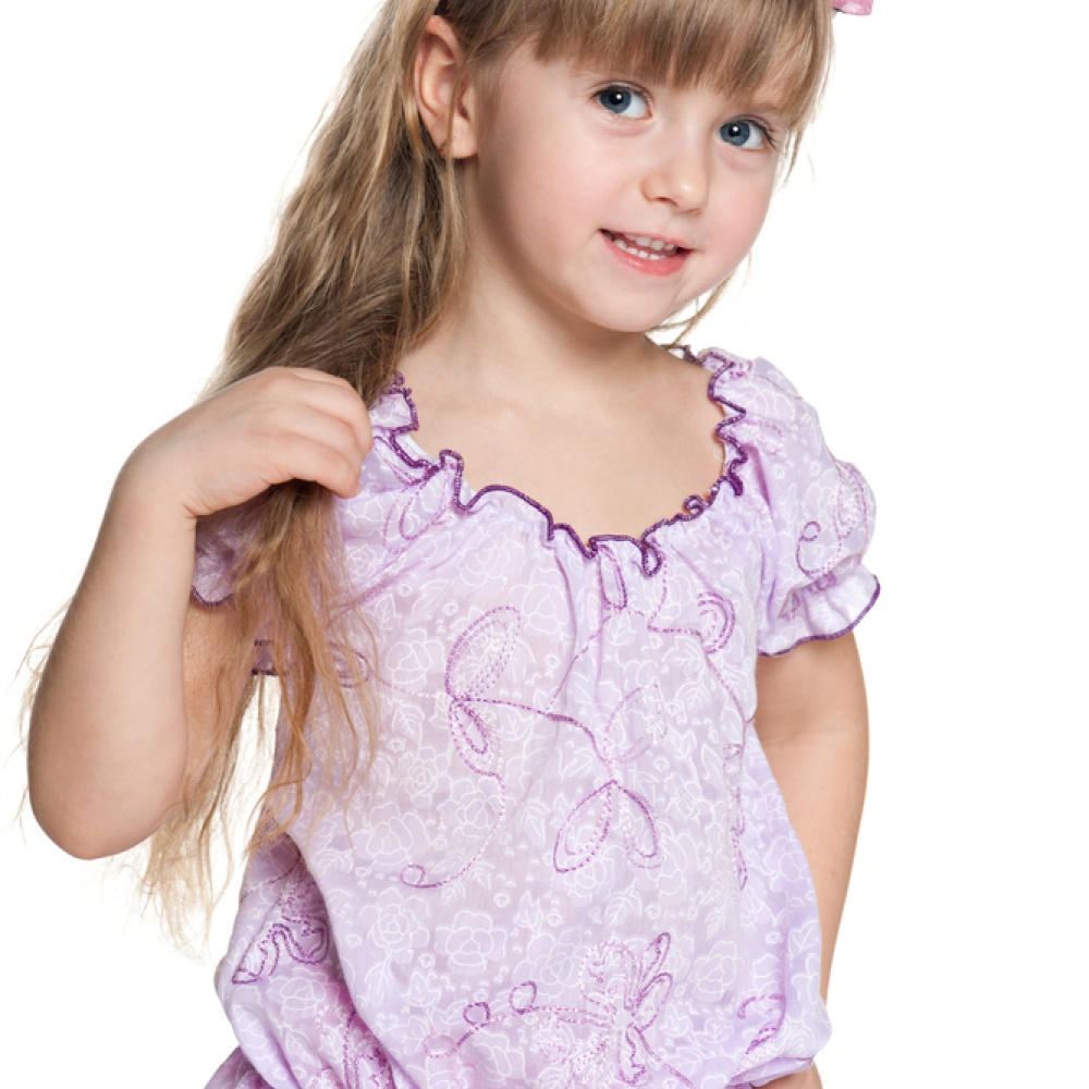 مرشدة توزّع على الطالبات "روشتة" لعلاج القمل 