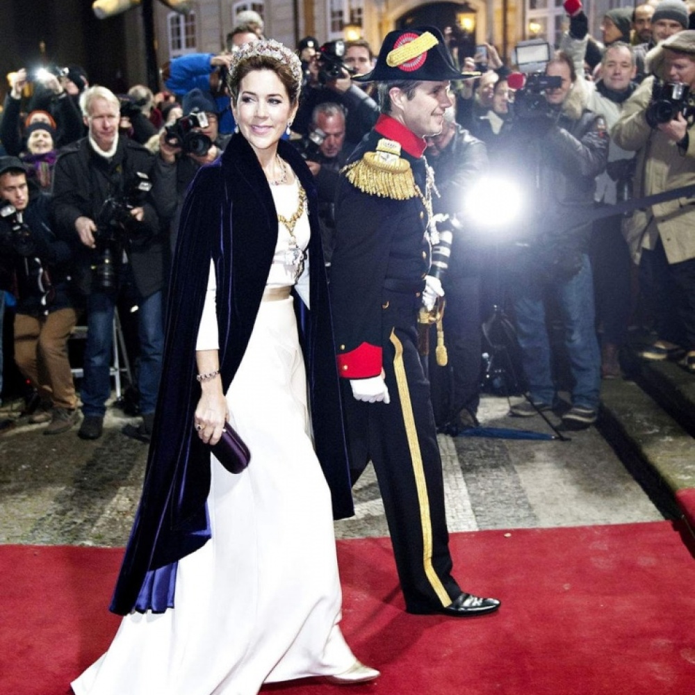 إطلالة رائعة للأميرة ماري وزوجها ولي العهد الأمير فريديك في في قصر كريستيان