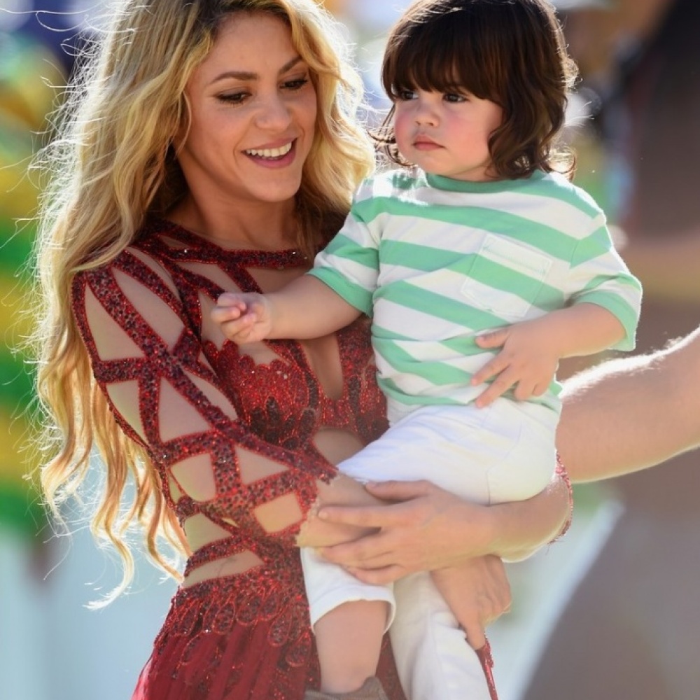  شاكيرا وإبنها يلهبان نهائيات كأس العالم في البرازيل