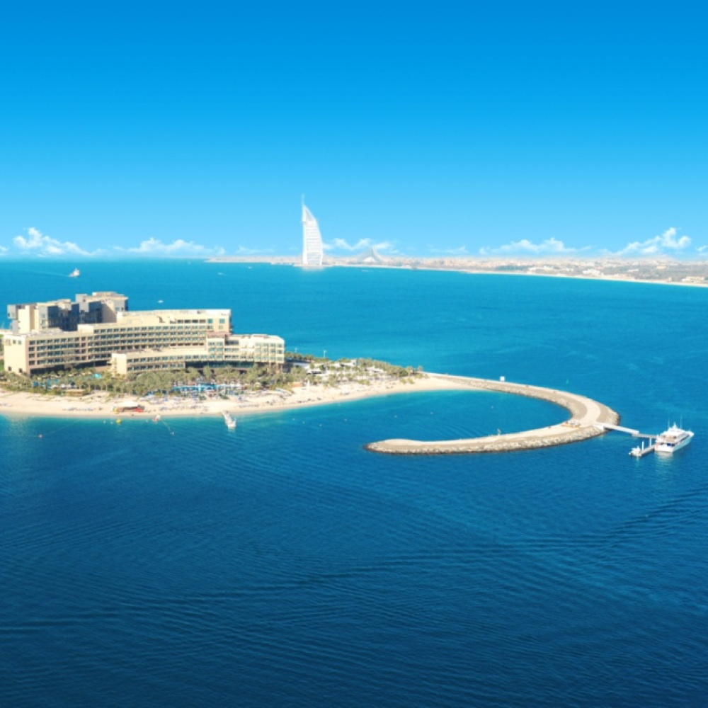 إستضافة "ريكسوس النخلة دبي" لسباق "أكبر عرض للألعاب النارية" ليلة رأس السنة