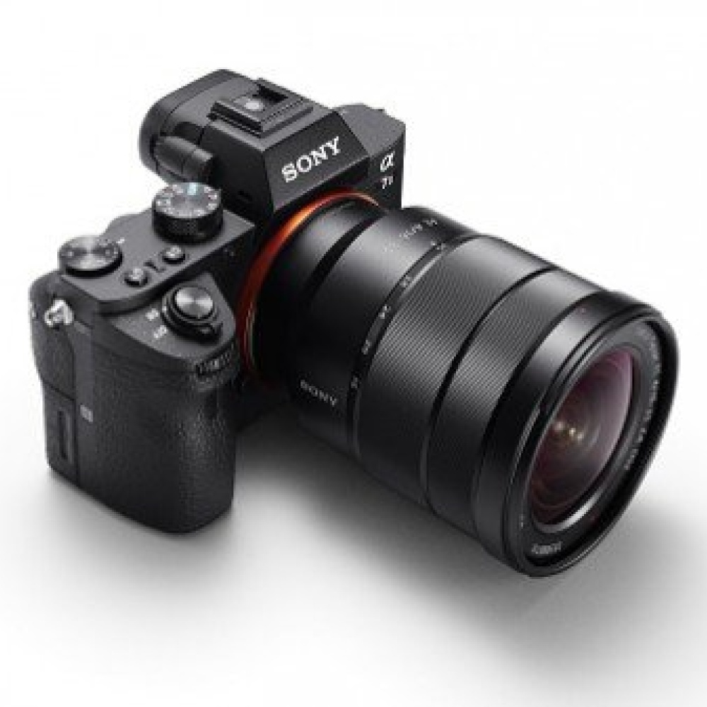 أول كاميرا كاملة الإطار في العالم الآن في الإمارات