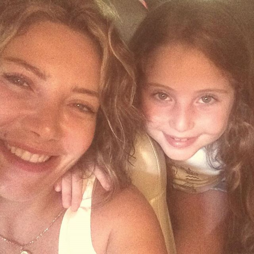 “سيلفي” سلافة معمار مع ابنتها دهب