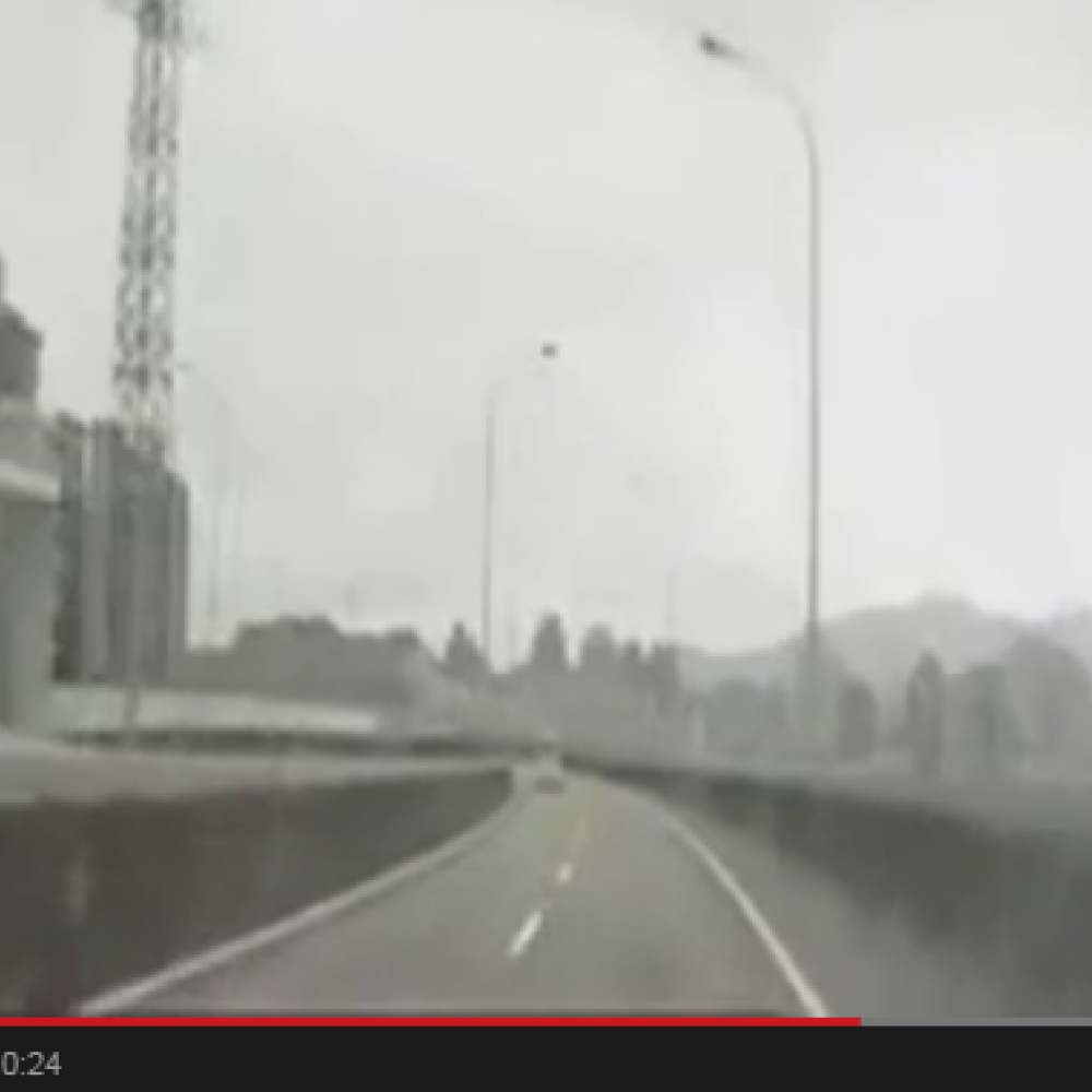 بالفيديو: سقوط طائرة ركاب في نهر تايبيه