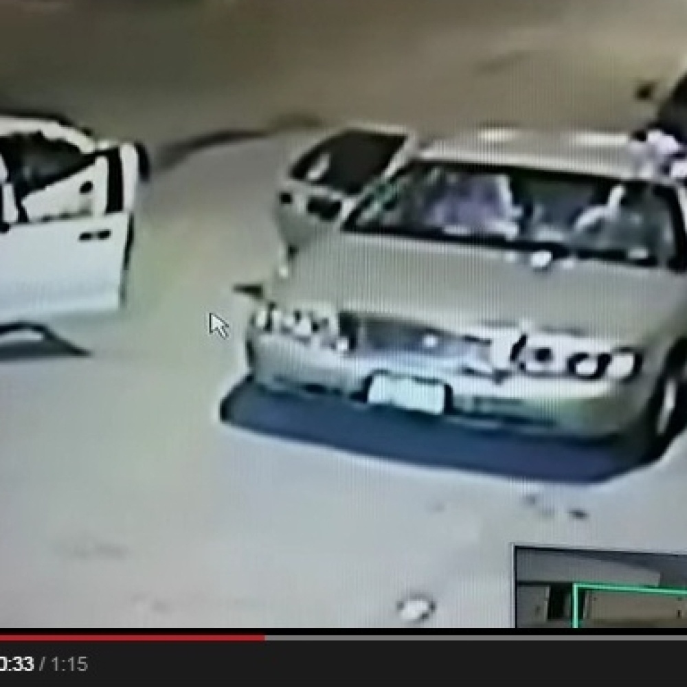 بالفيديو: كاميرا سعودي توثق سرقة سيارته 