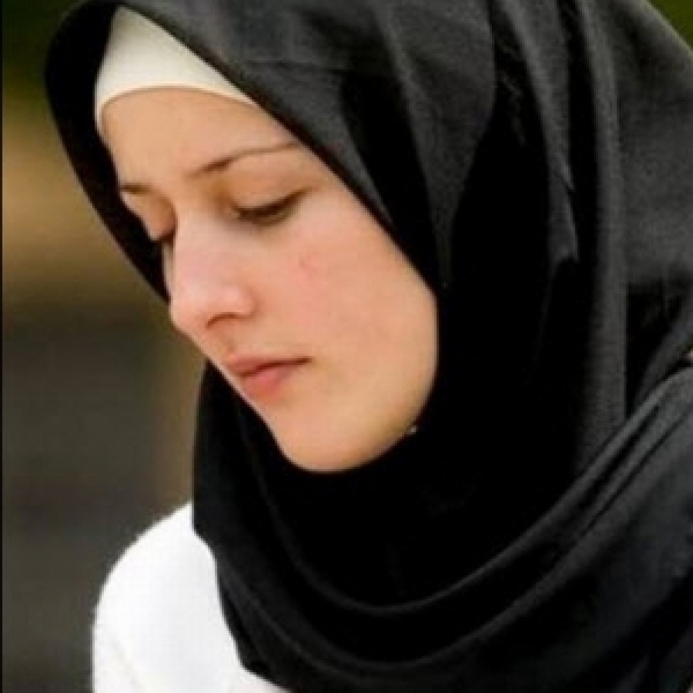 طهرت من الحيض بعد أذان الفجر
