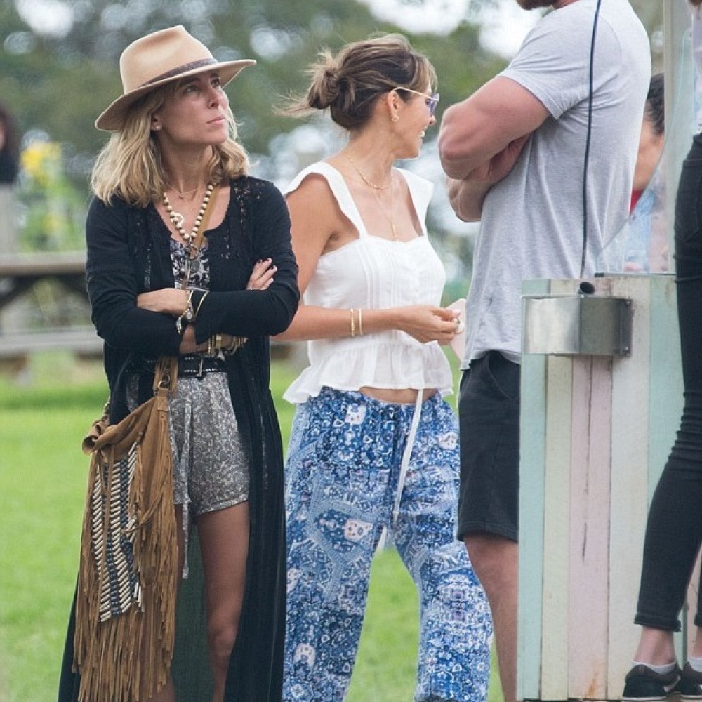 توتر متبادل بين  كريس هيمسورث وزوجته ايسلا باتاكي في خليج بايرون