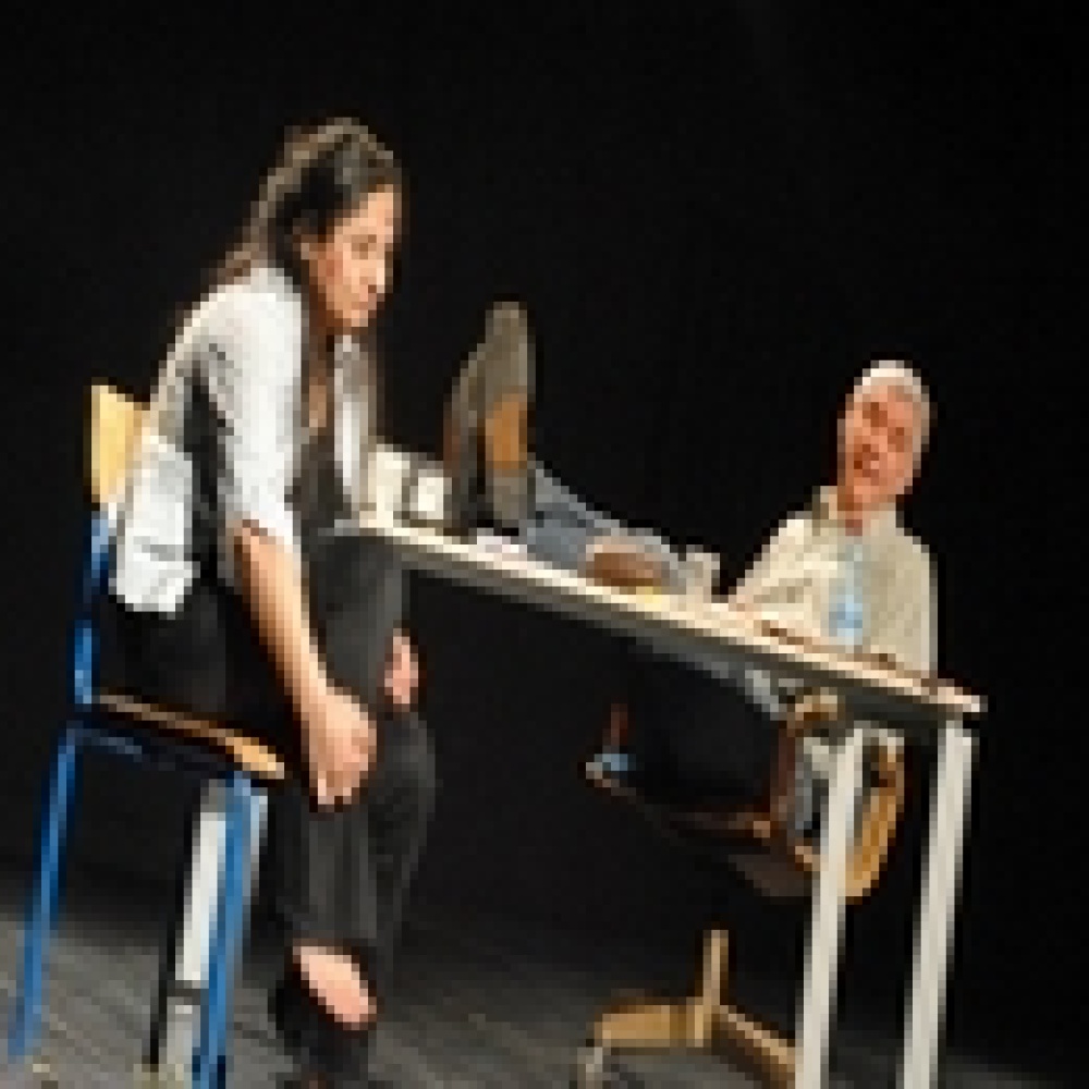  أنا حرة  مسرحية تفضح معاملة الأسيرات الفلسطينيات