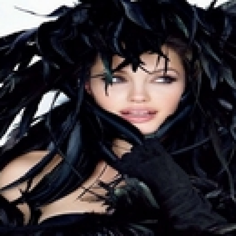 انجلينا جولي عملت في دار جنازات قبل التمثيل